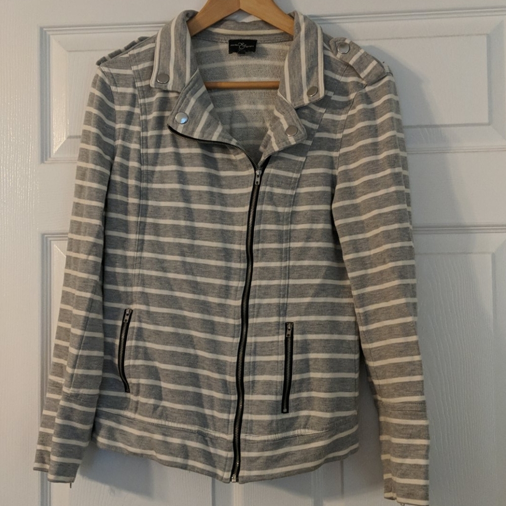 Stripped zip sweater
